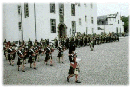 _scottish-towns_co_uk_perthshire_blair-atholl_castle_pipers.gif