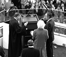 photo2_si_edu_inaugural_bush_bush51.gif