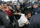 i24_photobucket_com_albums_c28_prevost_internacional_Australia_disturbios_detenciones_riots.jpg