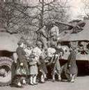 _plimsoll_org_images_20488-Soldiers-with-childre_tcm4-61155.jpg